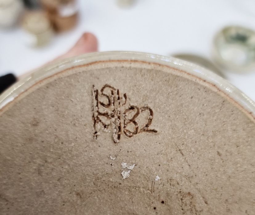 Mixed lot of studio pottery to include The Fulham Pottery jug, 'The Orkney Pottery' floral decorated - Image 6 of 18