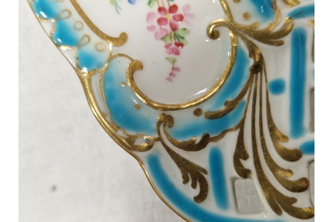 Collection of English and Continental pottery and porcelain, three Mintons pierced dessert plates - Image 28 of 35
