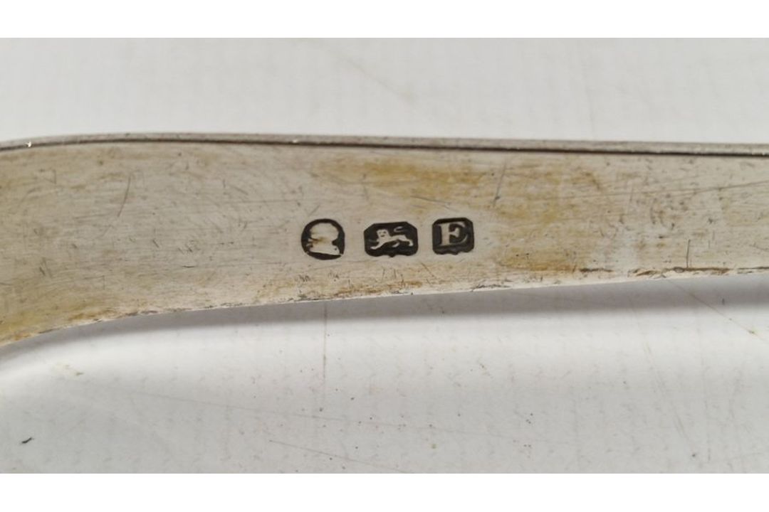 Silver-coloured metal ashtray 'Souvenir Tilberg Rieka, Anton Di Kliyer', a pair of silver sugar - Image 5 of 5