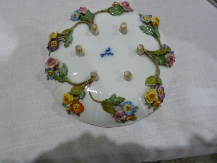 Two Meissen flower encrusted cabinet cups and saucers and a Continental porcelain lobed vase and - Image 9 of 14