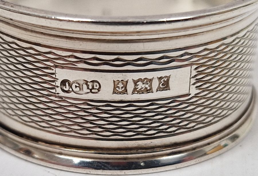 Fourteen assorted silver and silver-coloured napkin rings, various patterns, 9ozt total approx. (14) - Image 3 of 9