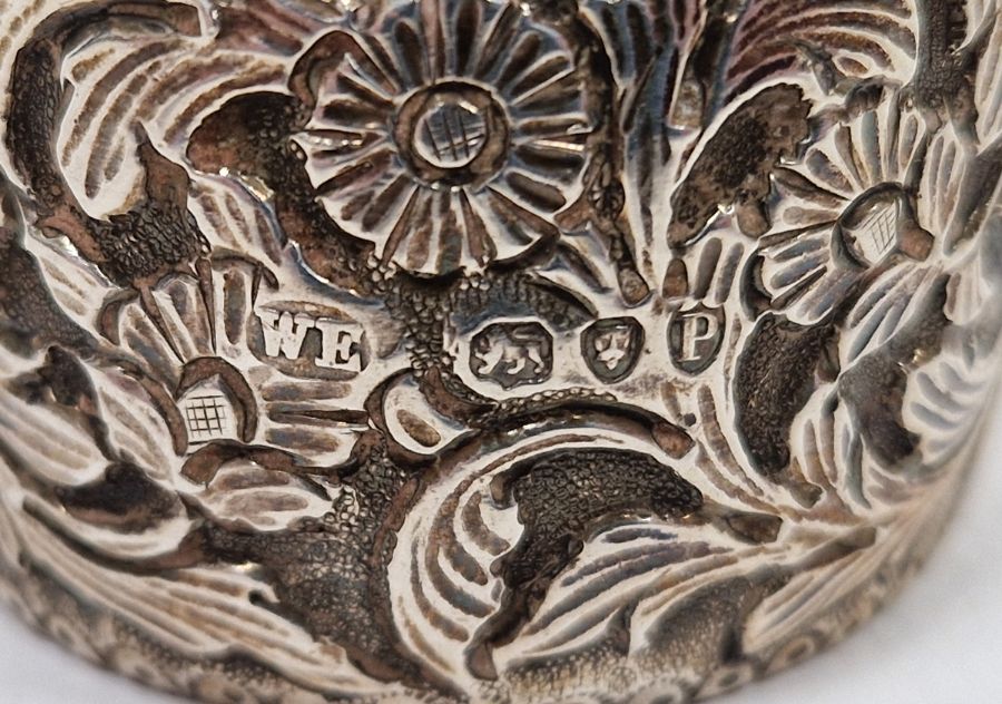 Fourteen assorted silver and silver-coloured napkin rings, various patterns, 9ozt total approx. (14) - Image 9 of 9