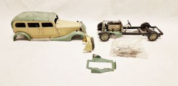 Marklin tinplate clockwork constructor car 1101, semi-constructed with Marklin Constructors Game
