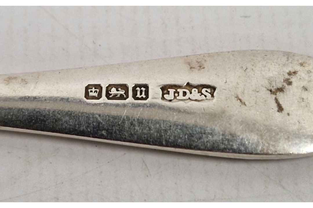 Silver-coloured metal ashtray 'Souvenir Tilberg Rieka, Anton Di Kliyer', a pair of silver sugar - Image 2 of 5