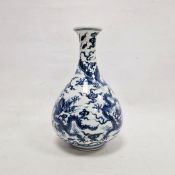 Chinese porcelain blue and white bottle-shaped vase, painted with dragons chasing flaming pearls