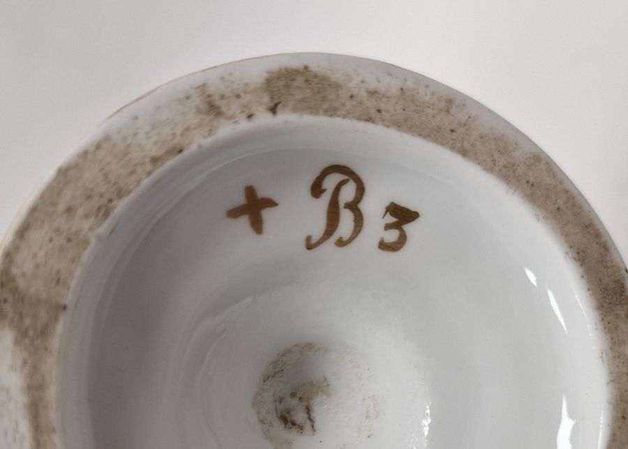 Two Meissen flower encrusted cabinet cups and saucers and a Continental porcelain lobed vase and - Image 4 of 14