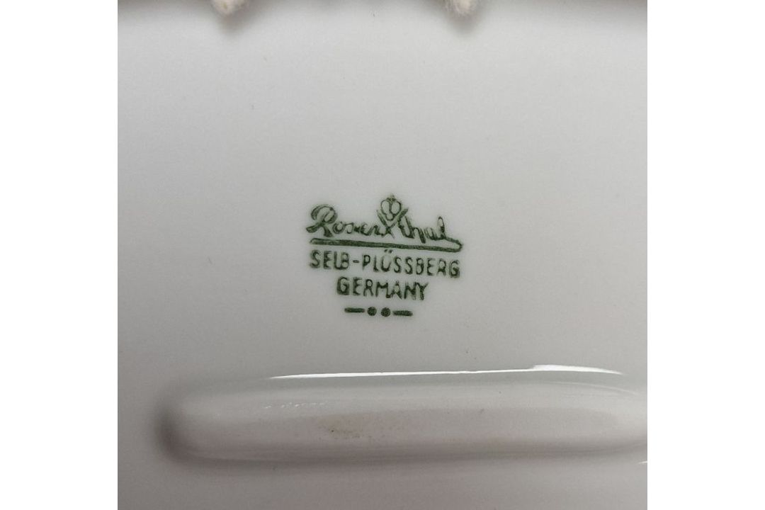 Various items of 20th century Rosenthal porcelain dinnerware printed with loose bouquets of - Image 2 of 5