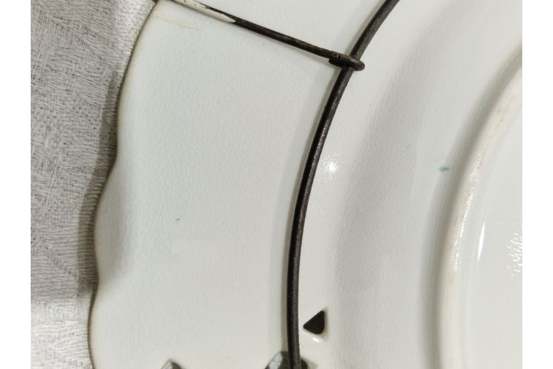 Collection of English and Continental pottery and porcelain, three Mintons pierced dessert plates - Image 35 of 35