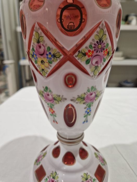 Late 19th/early 20th century Bohemian glass vase with white overlay cut back to cranberry glass, - Image 4 of 12