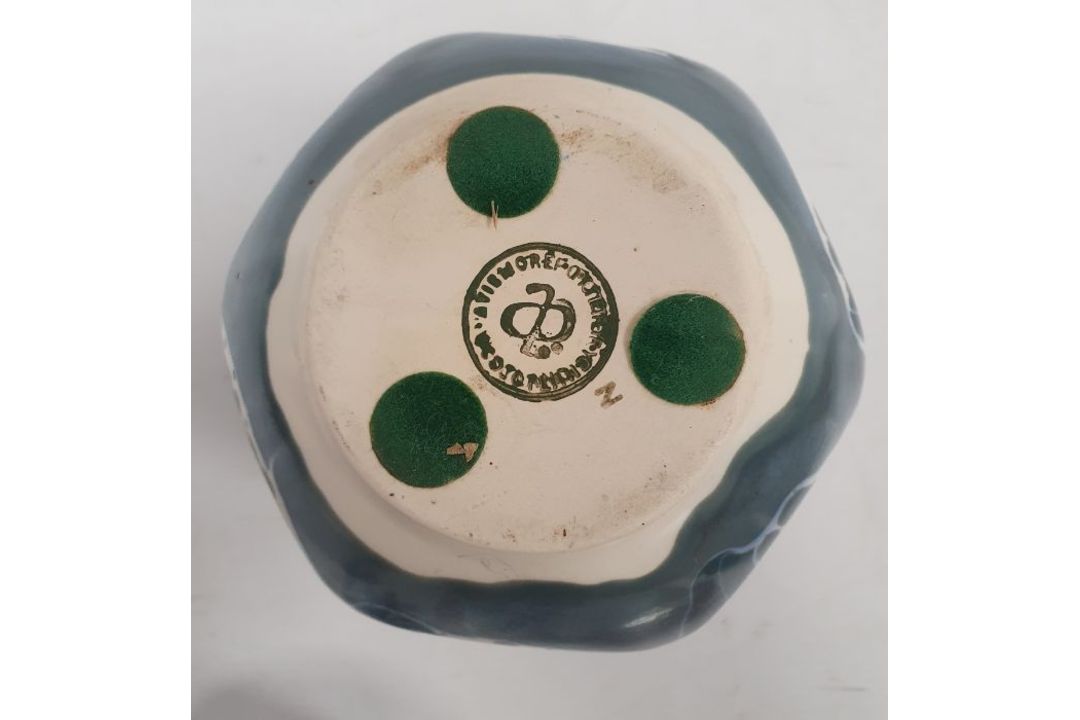 Peggy Ibbotson studio pottery pitcher with floral decoration on white ground 20cm, a pair of - Image 14 of 21