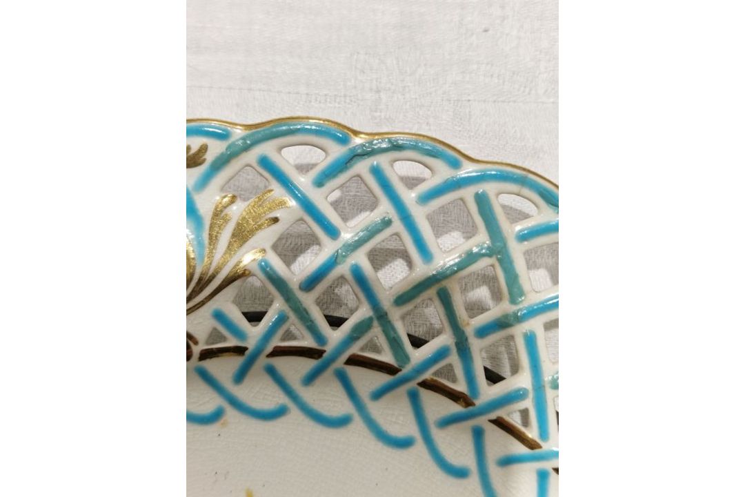 Collection of English and Continental pottery and porcelain, three Mintons pierced dessert plates - Image 30 of 35