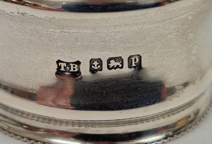 Fourteen assorted silver and silver-coloured napkin rings, various patterns, 9ozt total approx. (14) - Image 2 of 9