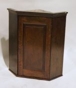 Oak hanging corner cupboard with framed panel door Condition ReportH. 77cm x W. 70 x D. 50cm