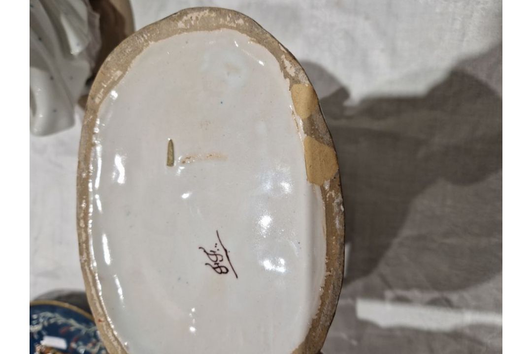 Collection of English and Continental pottery and porcelain, three Mintons pierced dessert plates - Image 11 of 35