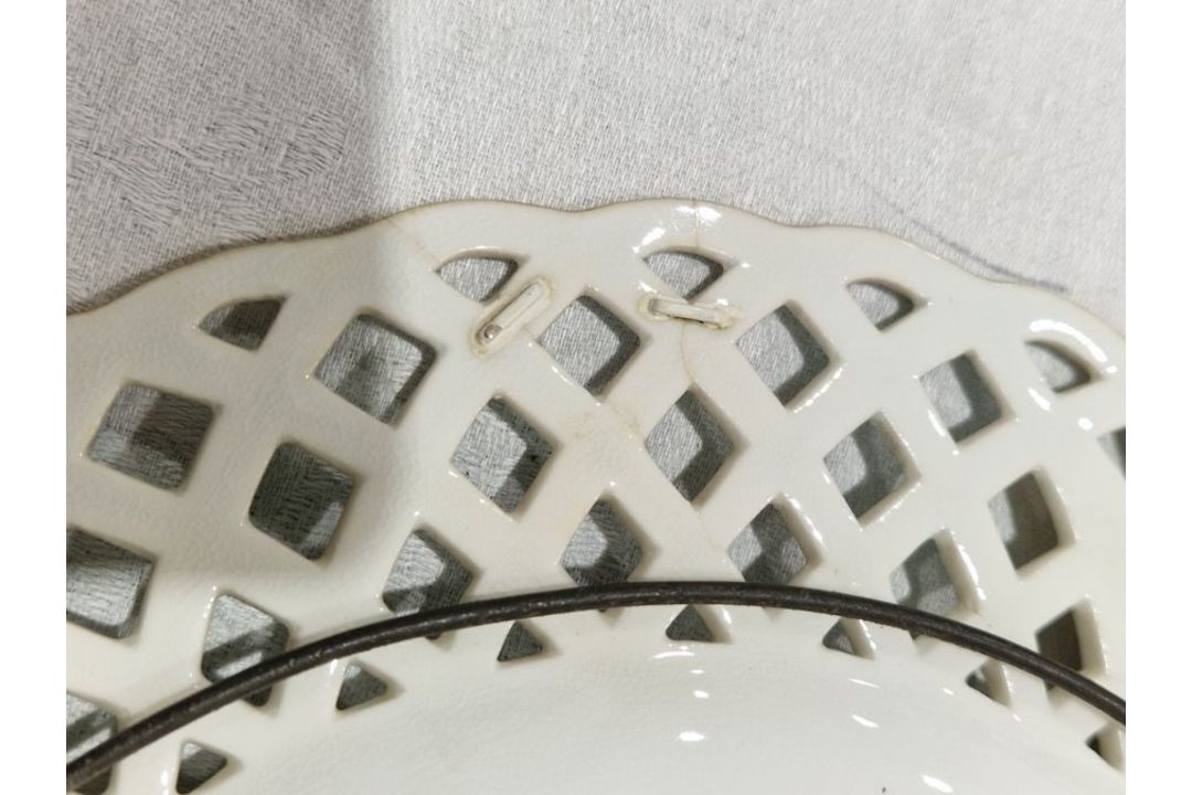 Collection of English and Continental pottery and porcelain, three Mintons pierced dessert plates - Image 32 of 35