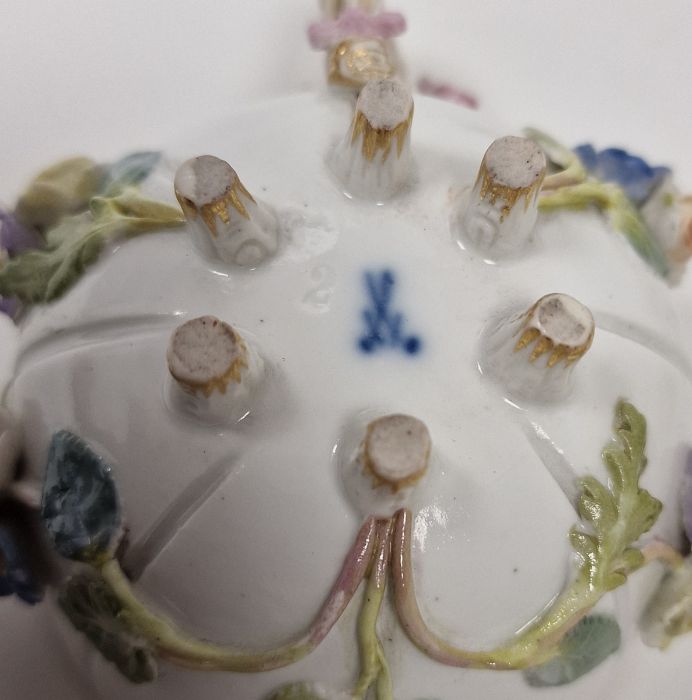 Two Meissen flower encrusted cabinet cups and saucers and a Continental porcelain lobed vase and - Image 3 of 14