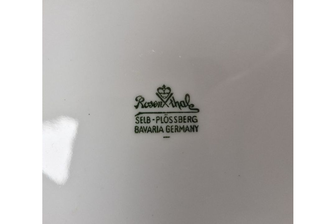 Various items of 20th century Rosenthal porcelain dinnerware printed with loose bouquets of - Image 4 of 5