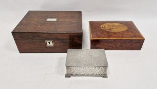 Bachelor's writing slope in mahogany with mother of pearl cartouche and escutcheon, a burr walnut