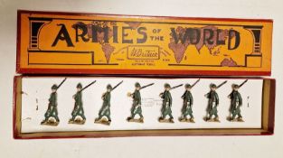 Britains Armies of The World, Italian Infantry Khaki, no. 1435 (boxed)