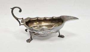 Early 20th century silver sauceboat, shallow with shaped edge, on three claw feet, Sheffield 1904,