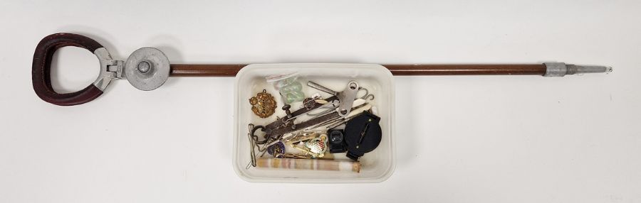 Shooting stick, solitaire board with marbles, vintage goggles with green lenses and other - Image 2 of 2