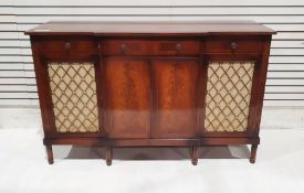 20th century Georgian-style mahogany breakfront sideboard having three frieze drawers, central