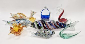 Four Murano spatter fish models, two Murano-style glass birds, a Murano-style blue glass basket