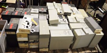 Very large quantity of slides showing pictures of Kenya in 1992, India and Napal, etc, all within