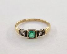 Gold-coloured metal, emerald and diamond ring set square emerald flanked by two old-cut diamonds,