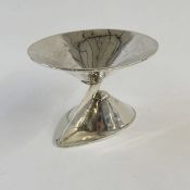 Early 21st century circular pedestal dish, London 2006, maker Roy Charles Bleay Tomlinson, 10cm