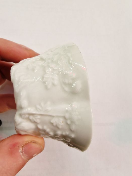 Chinese blanc de chine baluster vase with chioong applied, 13.5cm high, and a Chinese blanc de chine - Image 22 of 26