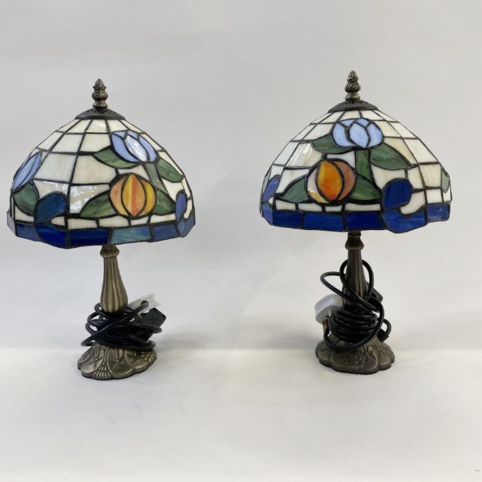 Pair of Tiffany-style table lamps, 38cm high approx. (2) - Image 3 of 8