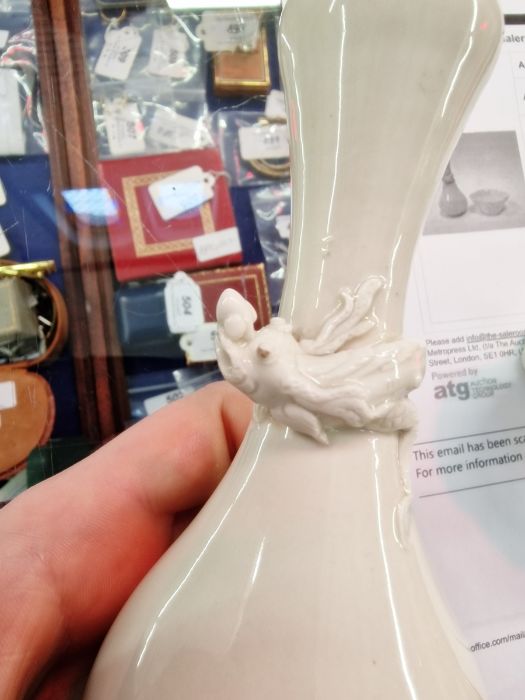 Chinese blanc de chine baluster vase with chioong applied, 13.5cm high, and a Chinese blanc de chine - Image 15 of 26