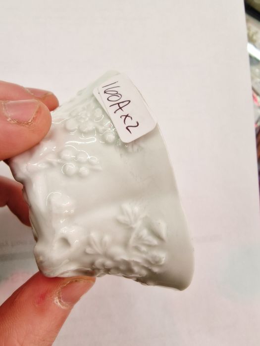 Chinese blanc de chine baluster vase with chioong applied, 13.5cm high, and a Chinese blanc de chine - Image 7 of 26