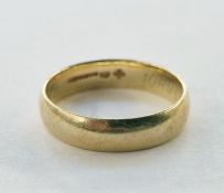 9ct gold gent's wedding band, 3.9g approx.