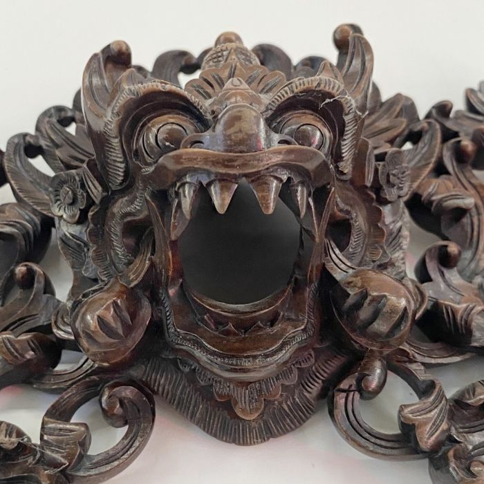 Chinese carved hardwood wall mask in the form of a grotesque Qilin, having carved feather and - Image 8 of 10