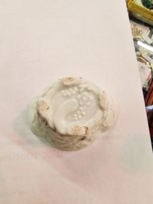 Chinese blanc de chine baluster vase with chioong applied, 13.5cm high, and a Chinese blanc de chine - Image 19 of 26