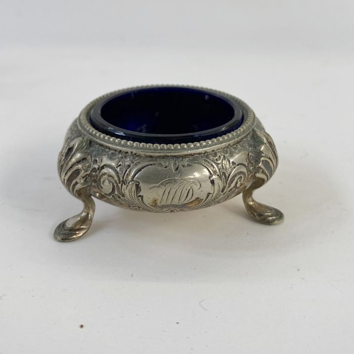 Gilt-metal compact with marcasite decoration, a silver-plated salt/mustard with blue glass liner, - Image 9 of 10