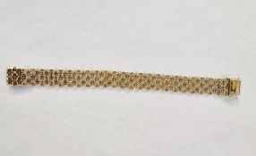 9ct gold pierced mesh-pattern bracelet, with safety clasp 14g approx.