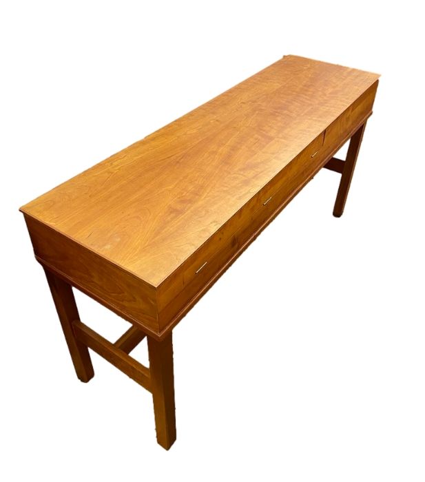 1975 clavichord in figured lightwood, possibly fruitwood, case with pale wood to the interior, on - Image 5 of 6