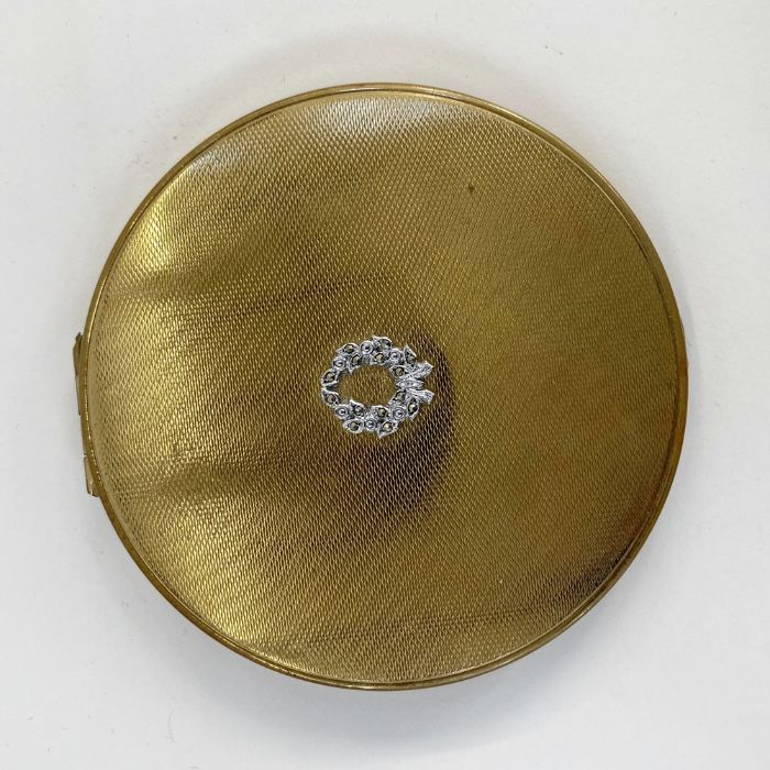 Gilt-metal compact with marcasite decoration, a silver-plated salt/mustard with blue glass liner, - Image 5 of 10