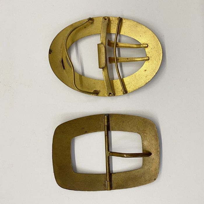 Edwardian belt buckle, oval and guilloche enamel with white enamel beaded inner rim and gilt- - Image 4 of 4