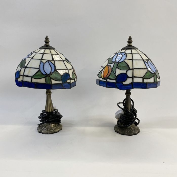 Pair of Tiffany-style table lamps, 38cm high approx. (2) - Image 5 of 8