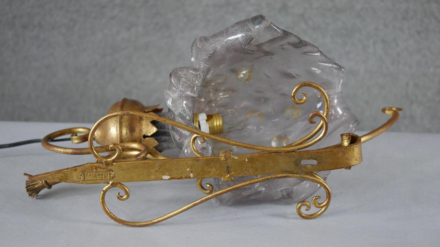 A wall mounted Murano style glass floral design light with scrolling gilt metal bracket. (damaged) - Image 2 of 5