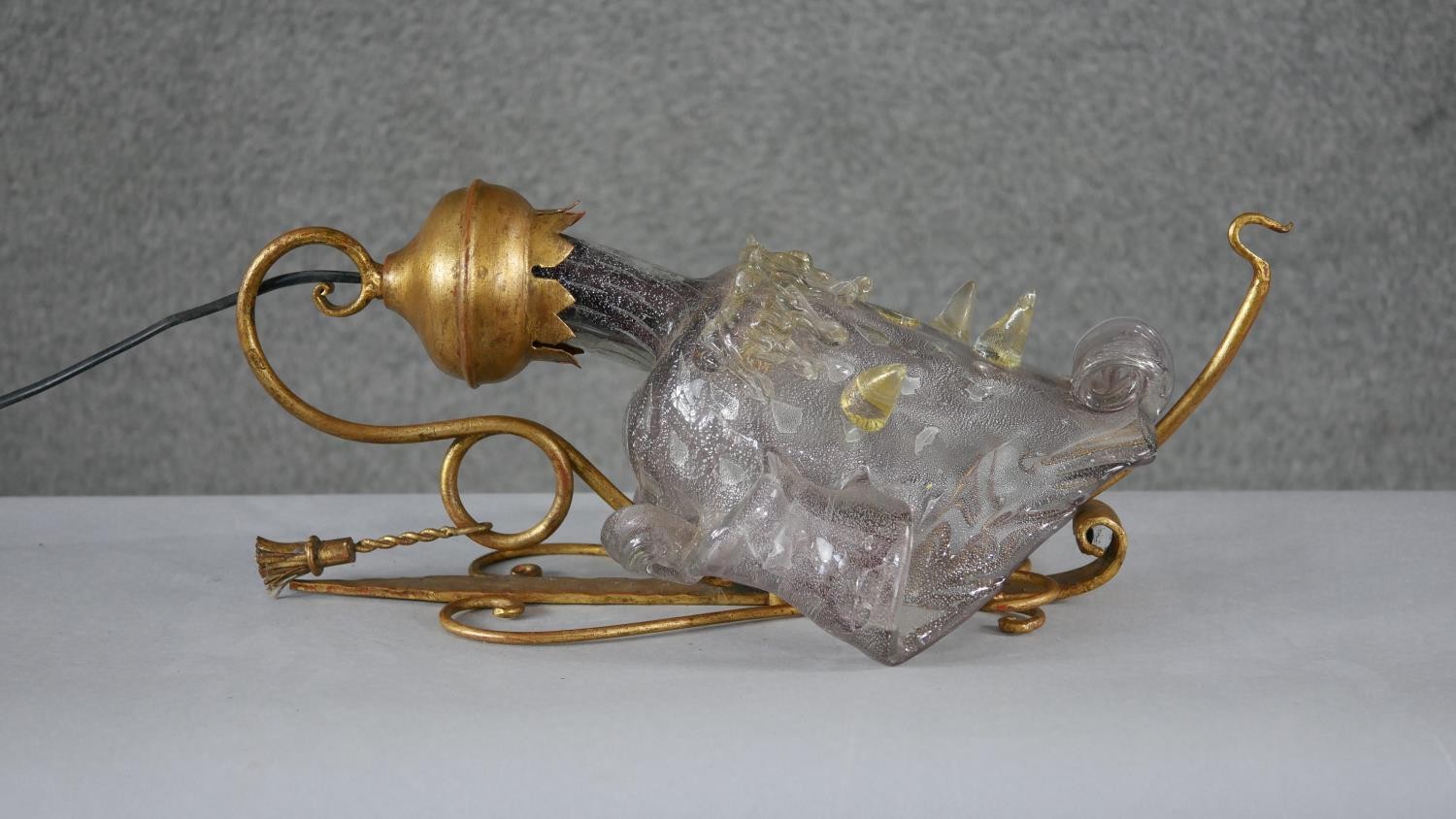 A wall mounted Murano style glass floral design light with scrolling gilt metal bracket. (damaged) - Image 4 of 5