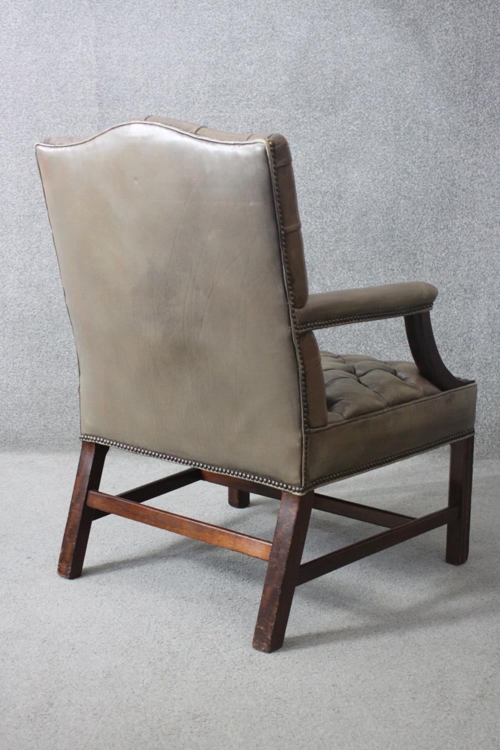 A pair of vintage Gainsborough style library armchairs in deep buttoned and studded leather - Image 8 of 8
