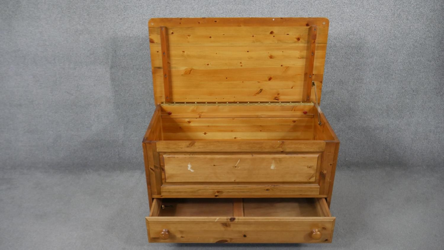 A 19th century style pine mule chest. H.69 W.93 D.50cm - Image 2 of 7