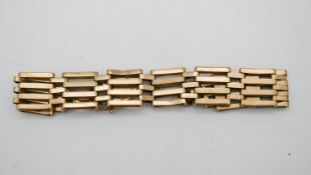 A 9 carat yellow gold Victorian articulated gate bracelet with heart padlock clasp with safety