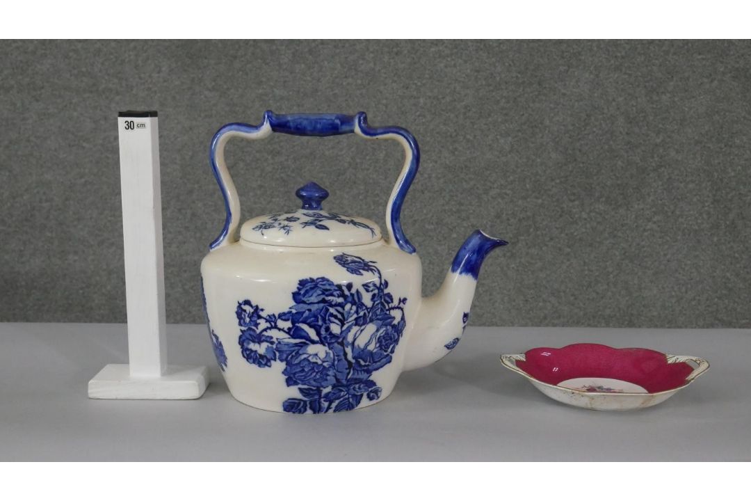 A blue and white Staffordshire ironstone tea pot, rose design along with a hand painted floral - Image 8 of 8
