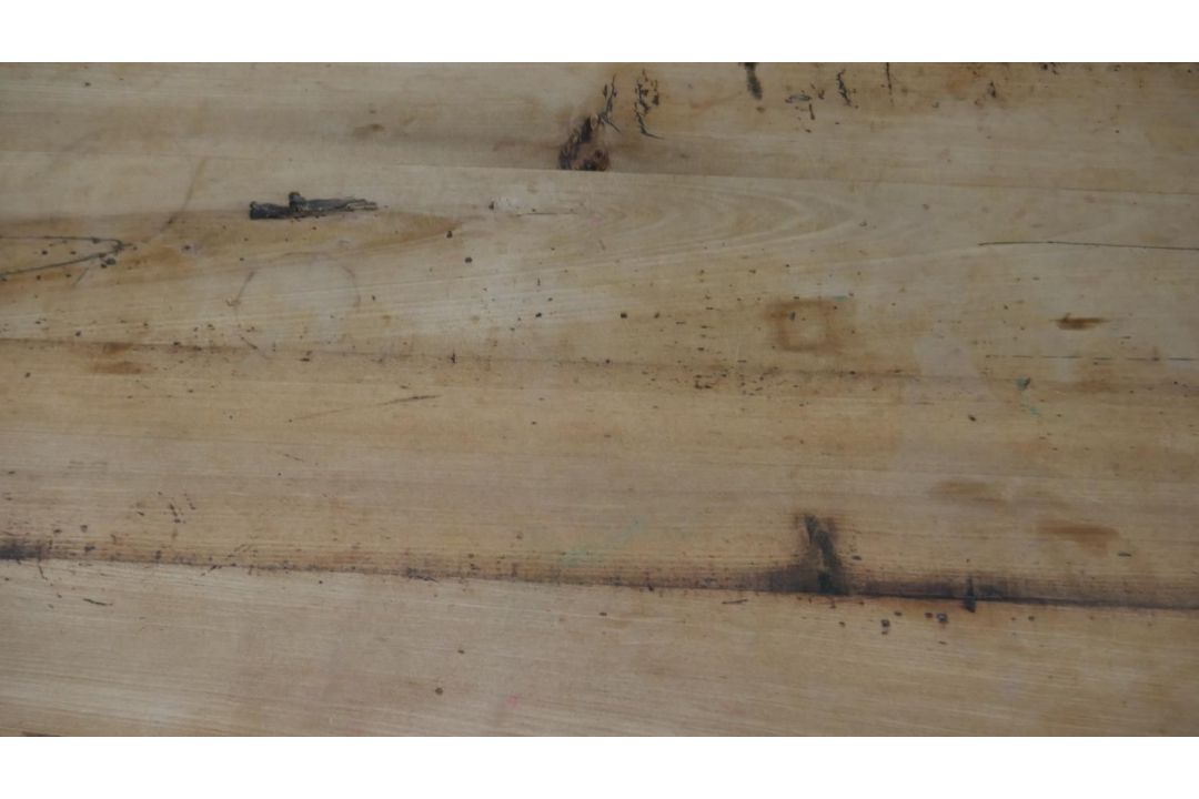 A Retrouvius refectory dining table with reclaimed poplar planked top raised on square tapering - Image 4 of 5